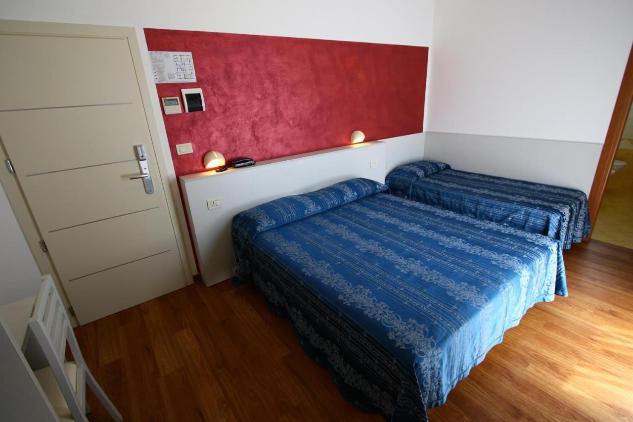Hotel Arena Ріміні Екстер'єр фото