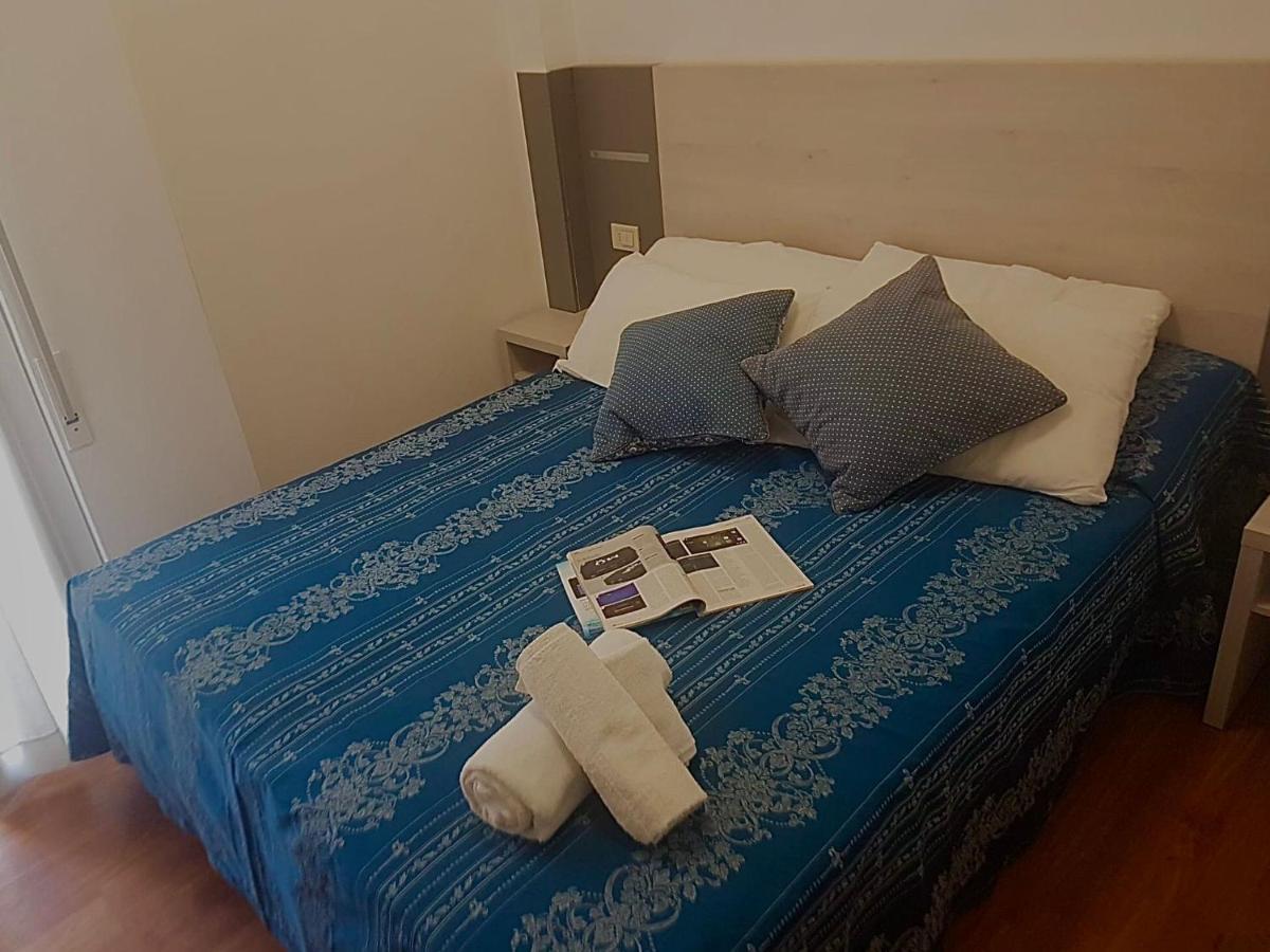 Hotel Arena Ріміні Екстер'єр фото
