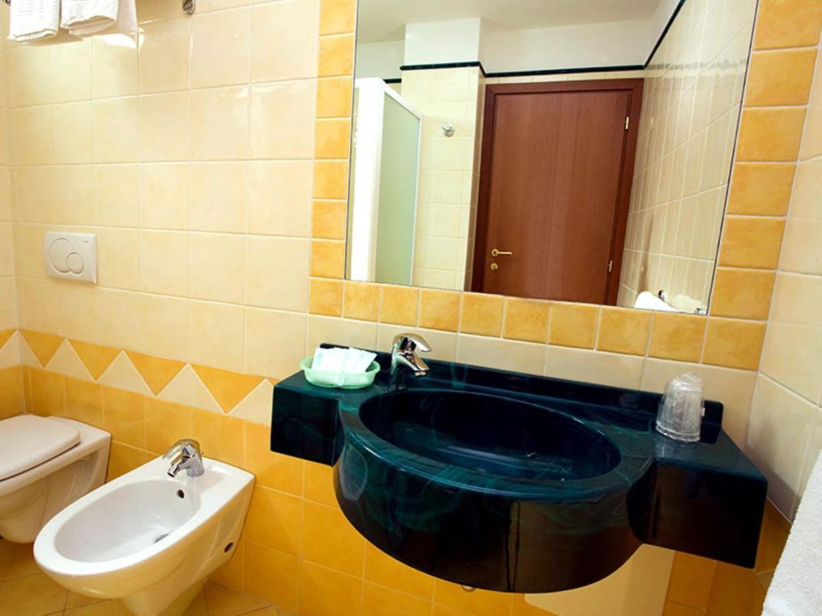 Hotel Arena Ріміні Екстер'єр фото